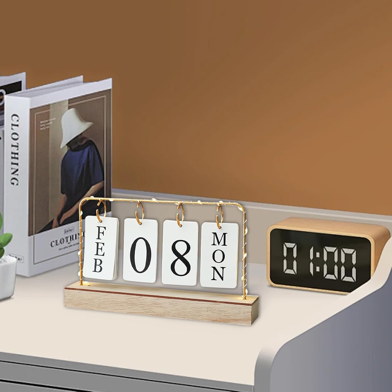 Desktop Calendar With Light