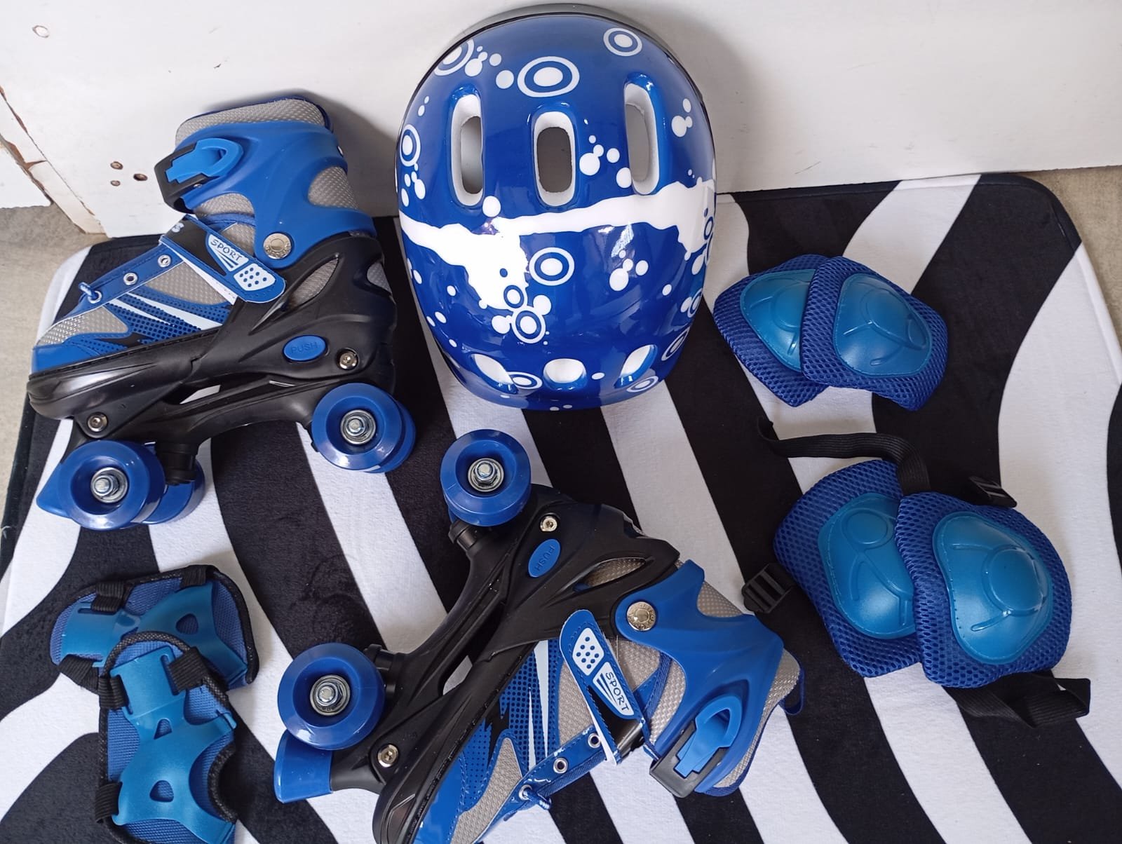 Adjustable Inline Skates Set with Helmet & Protective Guards